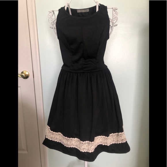 NEW💥Finn & Clover Black Dress - Picture 2 of 8